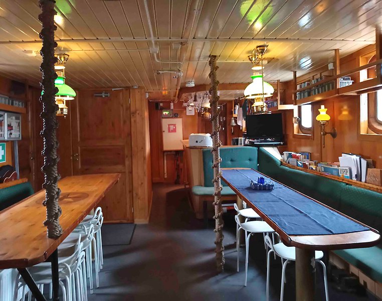 Bar och matsal inne i Segelfartyget Libelle.